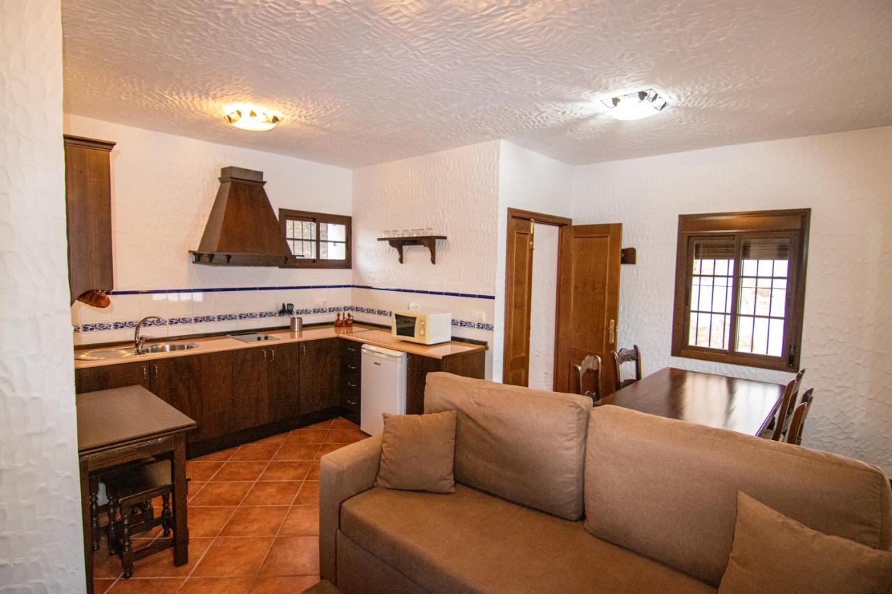 Tugasa Hotel Y Casas Rurales La Posada Villaluenga Del Rosario Exteriér fotografie