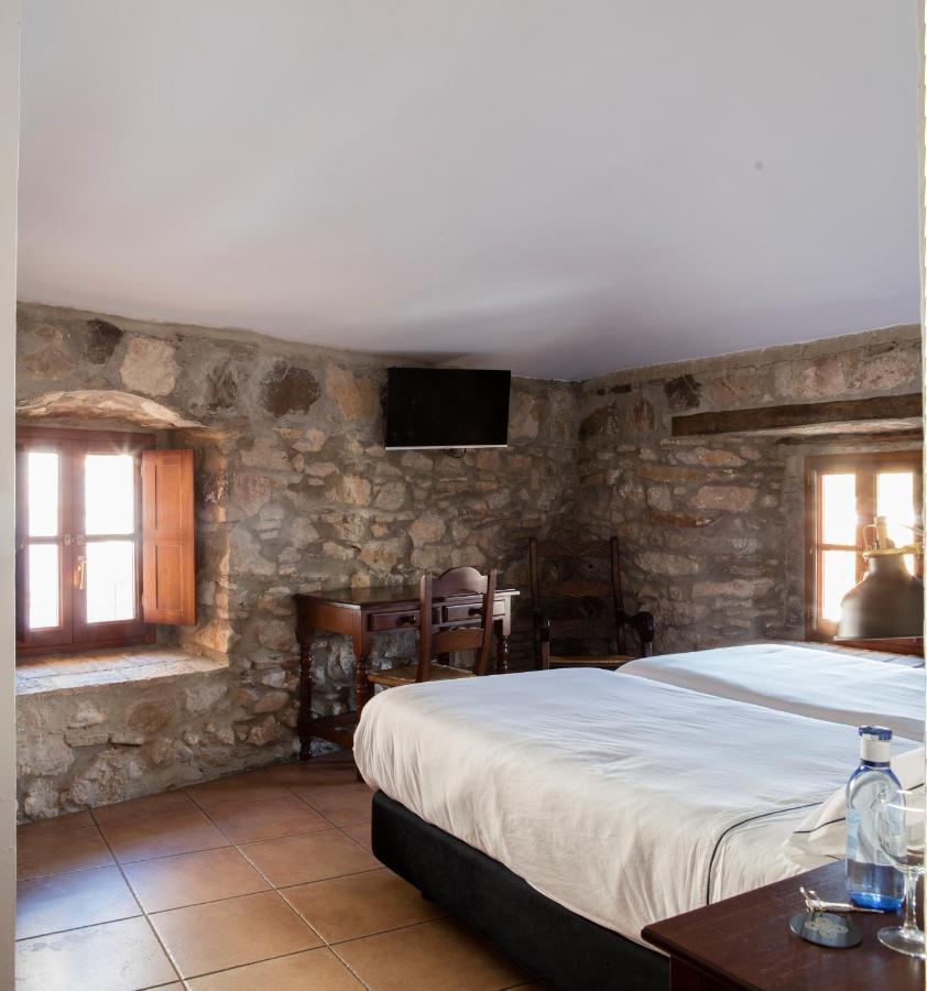 Tugasa Hotel Y Casas Rurales La Posada Villaluenga Del Rosario Exteriér fotografie