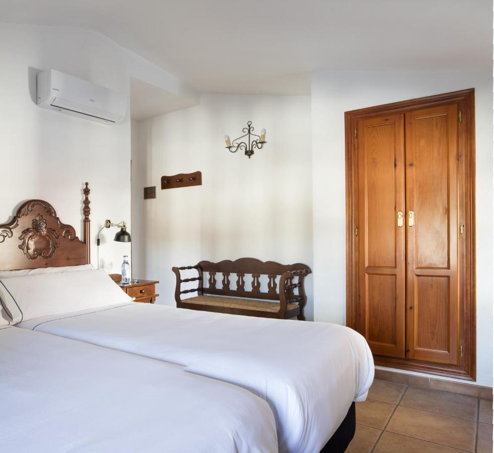 Tugasa Hotel Y Casas Rurales La Posada Villaluenga Del Rosario Exteriér fotografie