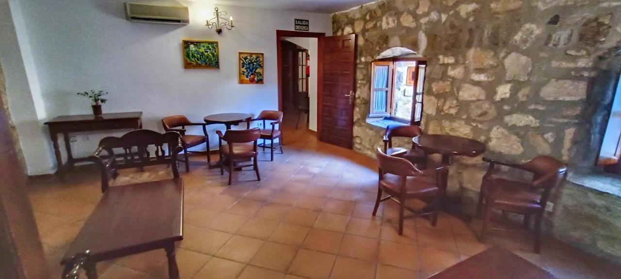 Tugasa Hotel Y Casas Rurales La Posada Villaluenga Del Rosario Exteriér fotografie