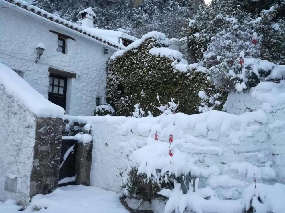 Tugasa Hotel Y Casas Rurales La Posada Villaluenga Del Rosario Exteriér fotografie